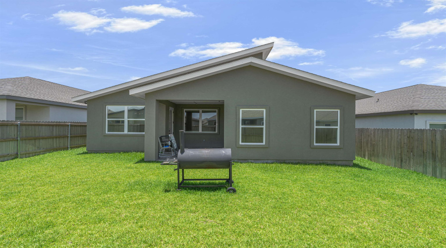 107 Canyon Lake Dr., Laredo, Texas 78045, 4 Bedrooms Bedrooms, 5 Rooms Rooms,2 BathroomsBathrooms,Residential,For Sale,107 Canyon Lake Dr.,20263056