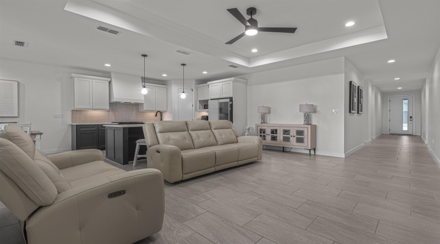 107 Canyon Lake Dr., Laredo, Texas 78045, 4 Bedrooms Bedrooms, 5 Rooms Rooms,2 BathroomsBathrooms,Residential,For Sale,107 Canyon Lake Dr.,20263056