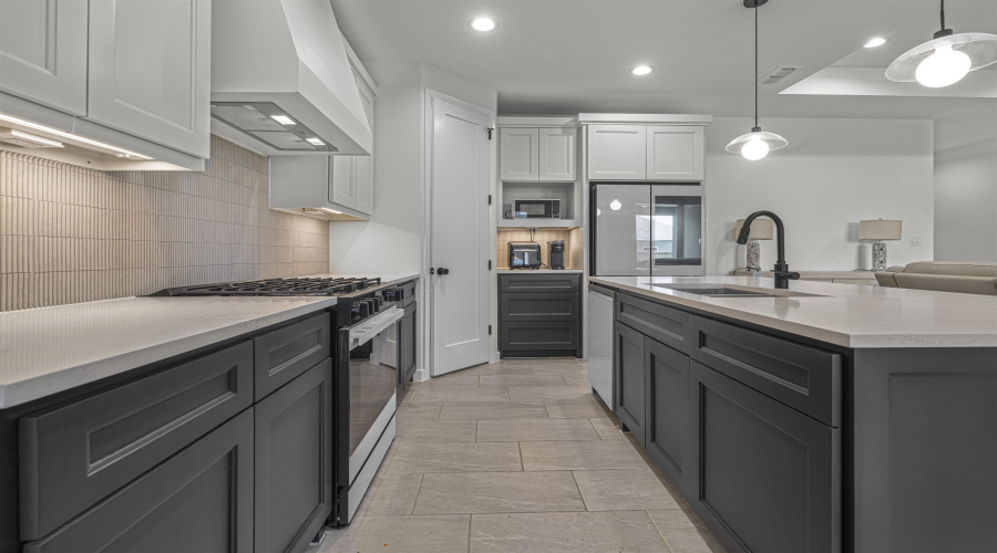107 Canyon Lake Dr., Laredo, Texas 78045, 4 Bedrooms Bedrooms, 5 Rooms Rooms,2 BathroomsBathrooms,Residential,For Sale,107 Canyon Lake Dr.,20263056