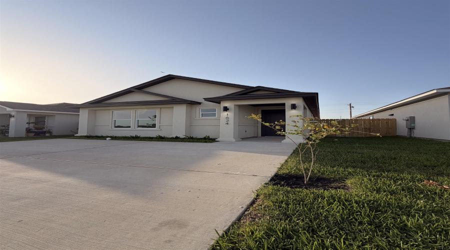 1624 Materia Dr., Laredo, Texas 78046, 3 Bedrooms Bedrooms, 6 Rooms Rooms,2 BathroomsBathrooms,Residential,For Sale,1624 Materia Dr.,20263059