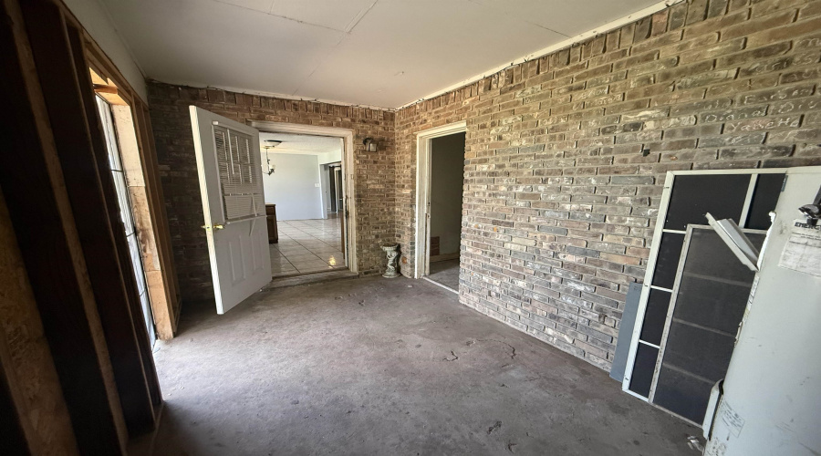 911 Pine Ave., Zapata, Texas 78076, 3 Bedrooms Bedrooms, 5 Rooms Rooms,2 BathroomsBathrooms,Residential,For Sale,911 Pine Ave.,20263060