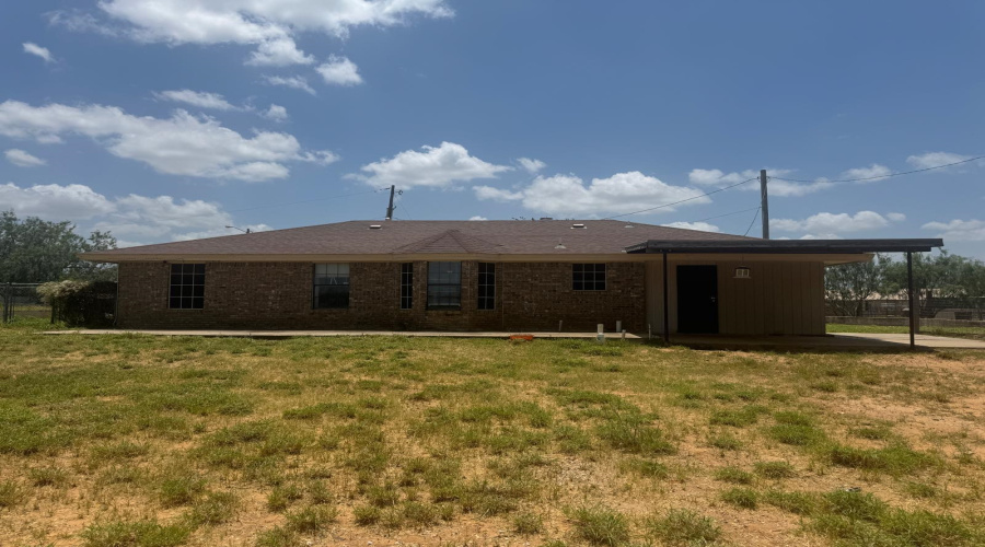 911 Pine Ave., Zapata, Texas 78076, 3 Bedrooms Bedrooms, 5 Rooms Rooms,2 BathroomsBathrooms,Residential,For Sale,911 Pine Ave.,20263060