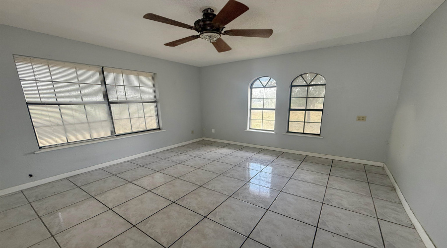 911 Pine Ave., Zapata, Texas 78076, 3 Bedrooms Bedrooms, 5 Rooms Rooms,2 BathroomsBathrooms,Residential,For Sale,911 Pine Ave.,20263060