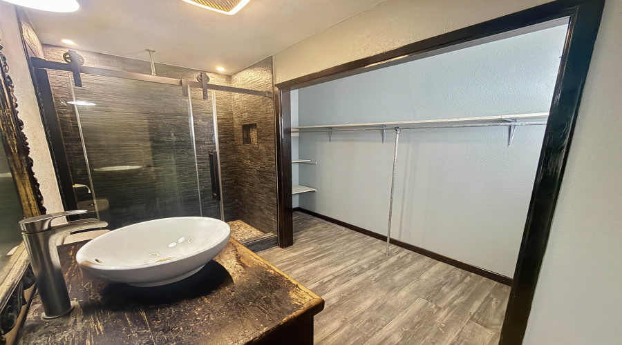 911 Pine Ave., Zapata, Texas 78076, 3 Bedrooms Bedrooms, 5 Rooms Rooms,2 BathroomsBathrooms,Residential,For Sale,911 Pine Ave.,20263060