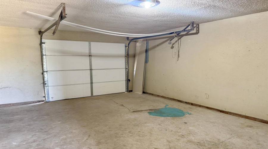 911 Pine Ave., Zapata, Texas 78076, 3 Bedrooms Bedrooms, 5 Rooms Rooms,2 BathroomsBathrooms,Residential,For Sale,911 Pine Ave.,20263060