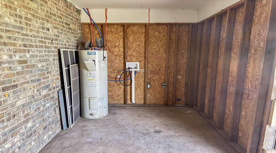 911 Pine Ave., Zapata, Texas 78076, 3 Bedrooms Bedrooms, 5 Rooms Rooms,2 BathroomsBathrooms,Residential,For Sale,911 Pine Ave.,20263060