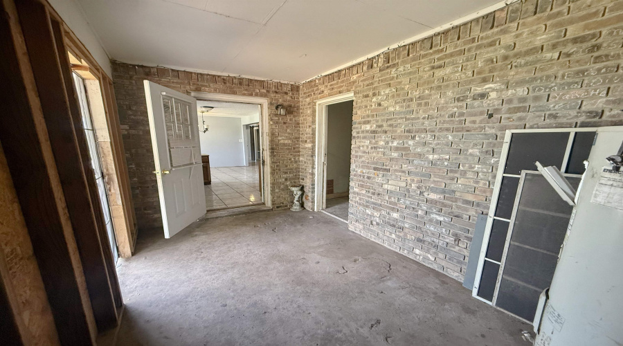 911 Pine Ave., Zapata, Texas 78076, 3 Bedrooms Bedrooms, 5 Rooms Rooms,2 BathroomsBathrooms,Residential,For Sale,911 Pine Ave.,20263060