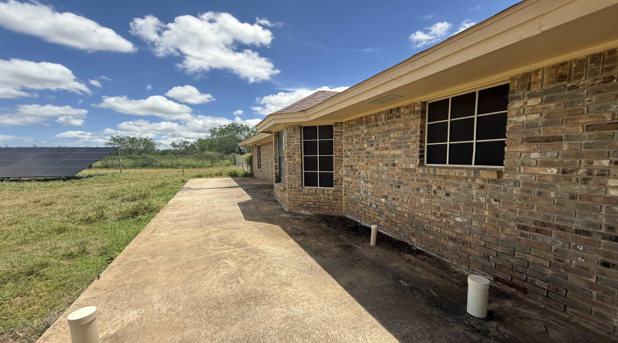 911 Pine Ave., Zapata, Texas 78076, 3 Bedrooms Bedrooms, 5 Rooms Rooms,2 BathroomsBathrooms,Residential,For Sale,911 Pine Ave.,20263060