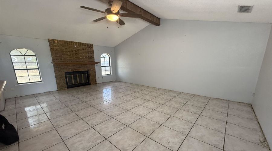 911 Pine Ave., Zapata, Texas 78076, 3 Bedrooms Bedrooms, 5 Rooms Rooms,2 BathroomsBathrooms,Residential,For Sale,911 Pine Ave.,20263060