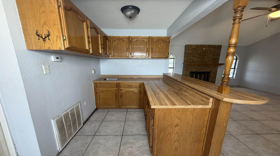 911 Pine Ave., Zapata, Texas 78076, 3 Bedrooms Bedrooms, 5 Rooms Rooms,2 BathroomsBathrooms,Residential,For Sale,911 Pine Ave.,20263060