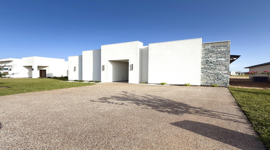1611 Secretaria Ln., Laredo, Texas 78046, 3 Bedrooms Bedrooms, 6 Rooms Rooms,2 BathroomsBathrooms,Residential,For Sale,1611 Secretaria Ln.,20263061