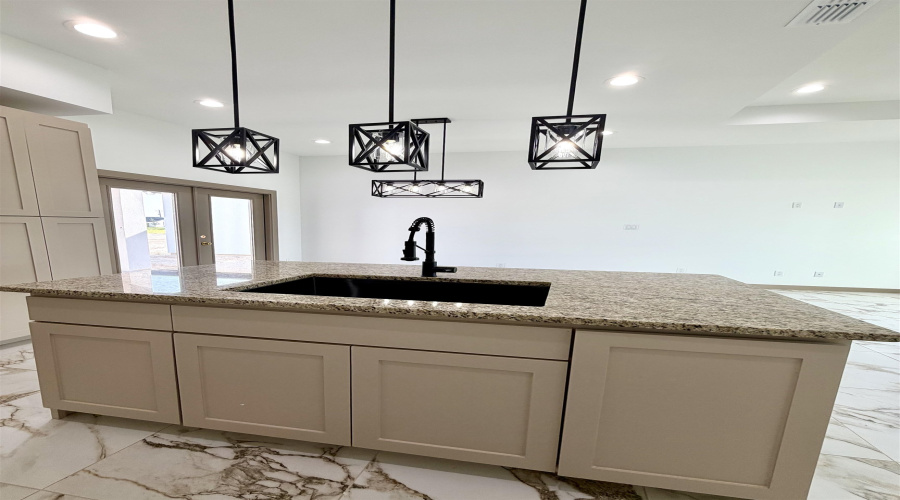 1613 Secretaria Ln., Laredo, Texas 78046, 3 Bedrooms Bedrooms, 5 Rooms Rooms,2 BathroomsBathrooms,Residential,For Sale,1613 Secretaria Ln.,20263062