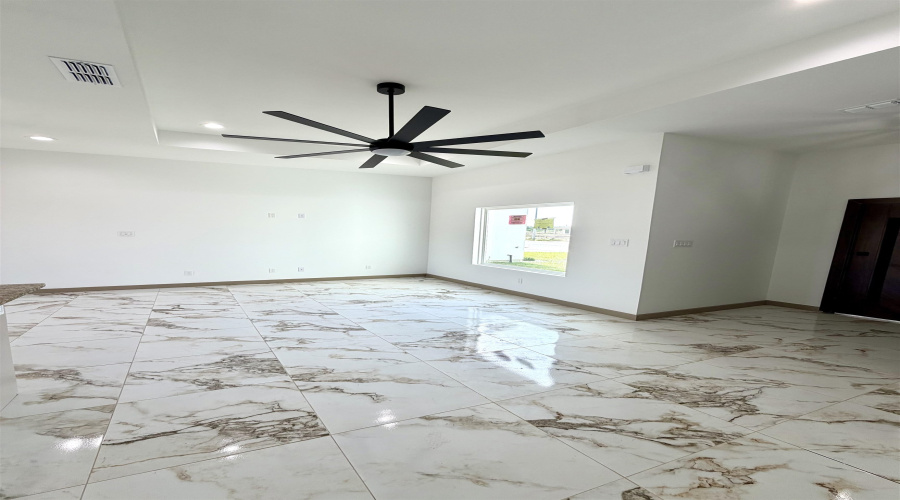 1613 Secretaria Ln., Laredo, Texas 78046, 3 Bedrooms Bedrooms, 5 Rooms Rooms,2 BathroomsBathrooms,Residential,For Sale,1613 Secretaria Ln.,20263062