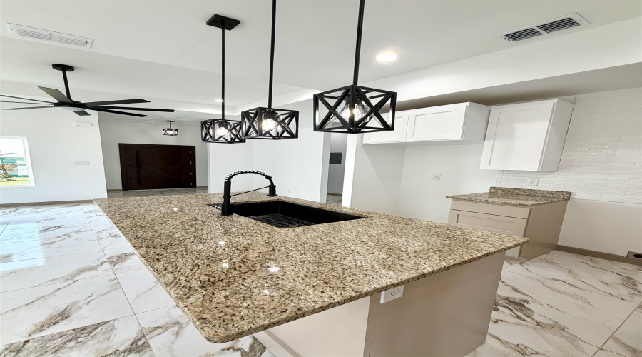 1613 Secretaria Ln., Laredo, Texas 78046, 3 Bedrooms Bedrooms, 5 Rooms Rooms,2 BathroomsBathrooms,Residential,For Sale,1613 Secretaria Ln.,20263062