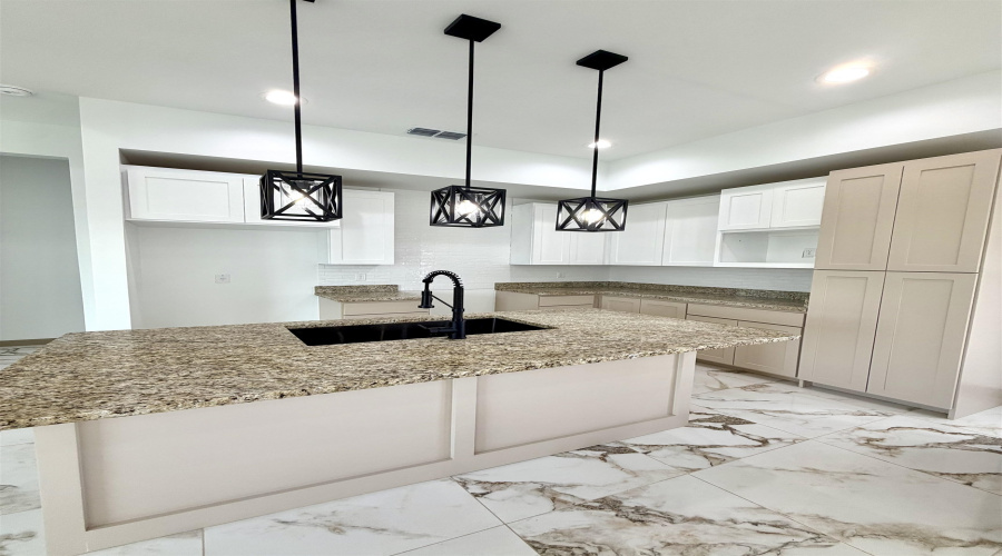 1613 Secretaria Ln., Laredo, Texas 78046, 3 Bedrooms Bedrooms, 5 Rooms Rooms,2 BathroomsBathrooms,Residential,For Sale,1613 Secretaria Ln.,20263062