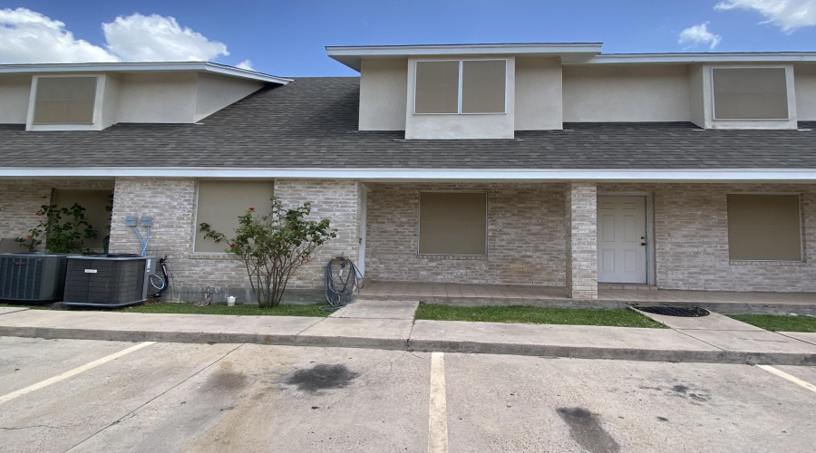 8911 McPherson Rd, LAREDO, Texas 78045, 3 Bedrooms Bedrooms, 4 Rooms Rooms,3 BathroomsBathrooms,Residential,For Sale,8911 McPherson Rd,20263064