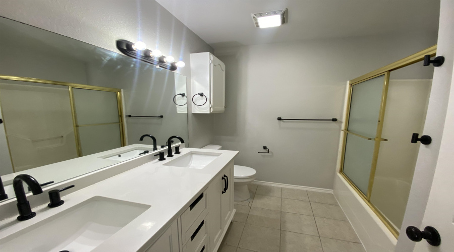 8911 McPherson Rd, LAREDO, Texas 78045, 3 Bedrooms Bedrooms, 4 Rooms Rooms,3 BathroomsBathrooms,Residential,For Sale,8911 McPherson Rd,20263064