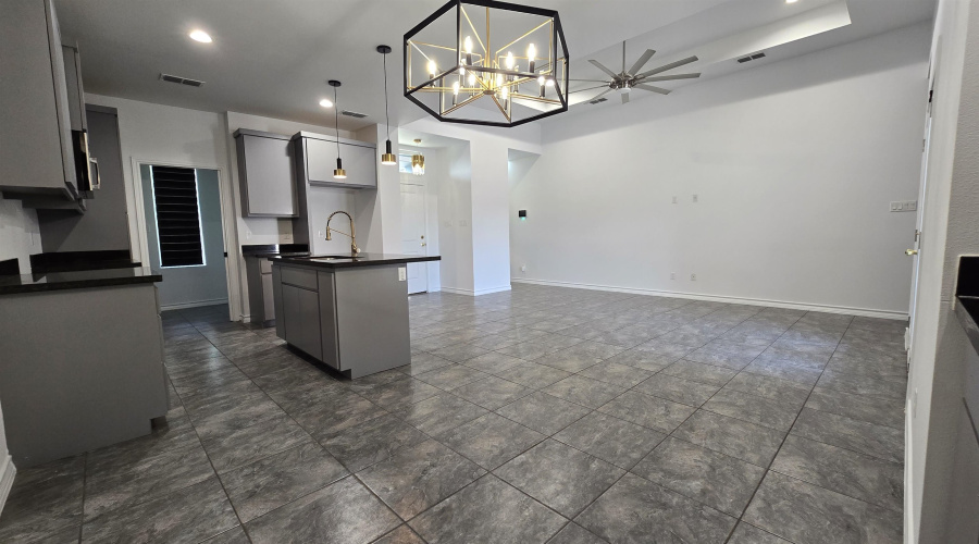 5545 Portugal Lp, Laredo, Texas 78046, 3 Bedrooms Bedrooms, 6 Rooms Rooms,2 BathroomsBathrooms,Residential,For Sale,5545 Portugal Lp,20263066