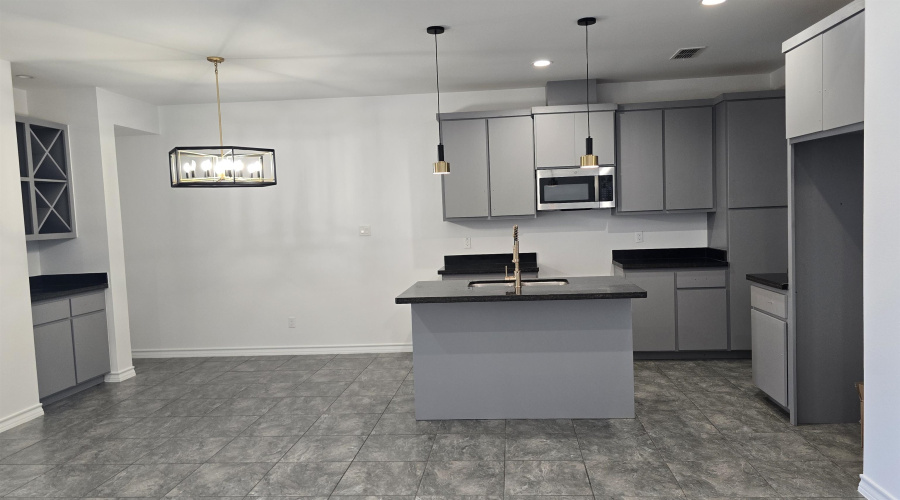 5545 Portugal Lp, Laredo, Texas 78046, 3 Bedrooms Bedrooms, 6 Rooms Rooms,2 BathroomsBathrooms,Residential,For Sale,5545 Portugal Lp,20263066