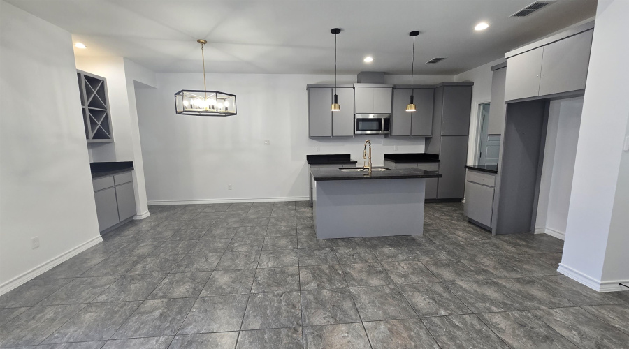 5545 Portugal Lp, Laredo, Texas 78046, 3 Bedrooms Bedrooms, 6 Rooms Rooms,2 BathroomsBathrooms,Residential,For Sale,5545 Portugal Lp,20263066