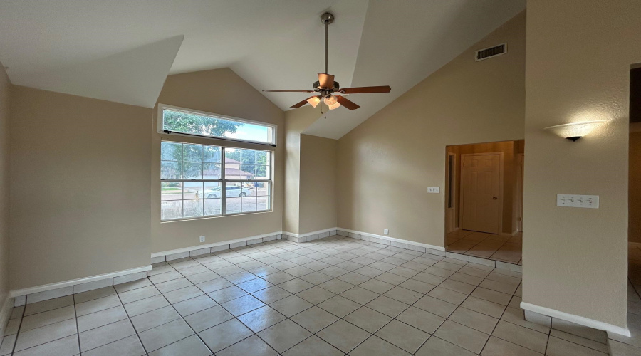 8623 Oakridge Lp, Laredo, Texas 78045, 3 Bedrooms Bedrooms, 5 Rooms Rooms,2 BathroomsBathrooms,Residential,For Rent,8623 Oakridge Lp,20263067