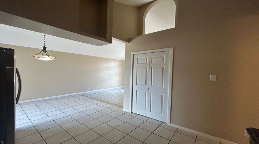 8623 Oakridge Lp, Laredo, Texas 78045, 3 Bedrooms Bedrooms, 5 Rooms Rooms,2 BathroomsBathrooms,Residential,For Rent,8623 Oakridge Lp,20263067