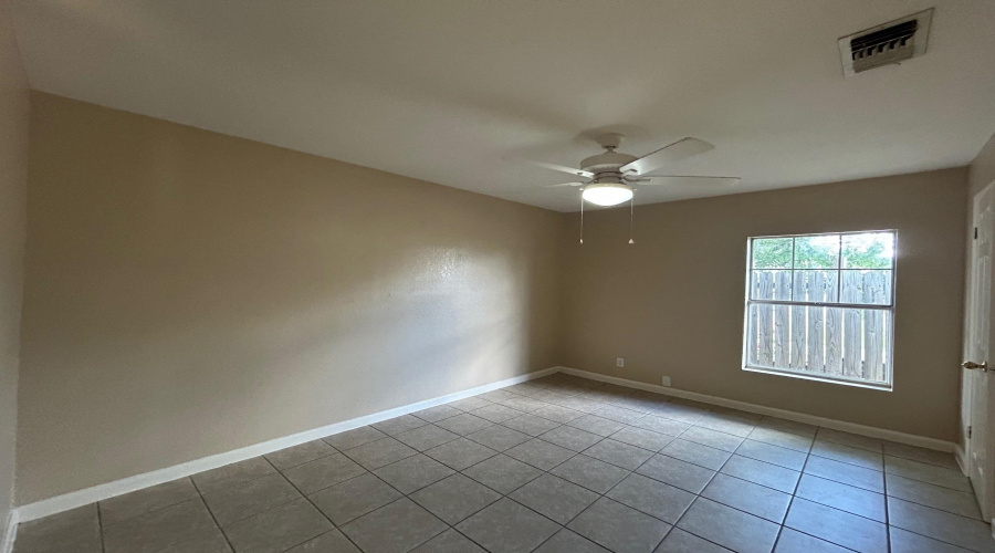 8623 Oakridge Lp, Laredo, Texas 78045, 3 Bedrooms Bedrooms, 5 Rooms Rooms,2 BathroomsBathrooms,Residential,For Rent,8623 Oakridge Lp,20263067