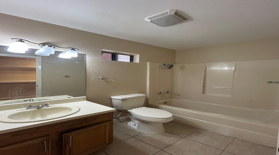 8623 Oakridge Lp, Laredo, Texas 78045, 3 Bedrooms Bedrooms, 5 Rooms Rooms,2 BathroomsBathrooms,Residential,For Rent,8623 Oakridge Lp,20263067