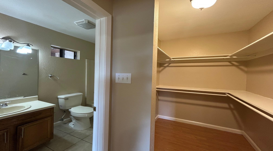 8623 Oakridge Lp, Laredo, Texas 78045, 3 Bedrooms Bedrooms, 5 Rooms Rooms,2 BathroomsBathrooms,Residential,For Rent,8623 Oakridge Lp,20263067