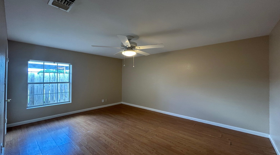 8623 Oakridge Lp, Laredo, Texas 78045, 3 Bedrooms Bedrooms, 5 Rooms Rooms,2 BathroomsBathrooms,Residential,For Rent,8623 Oakridge Lp,20263067