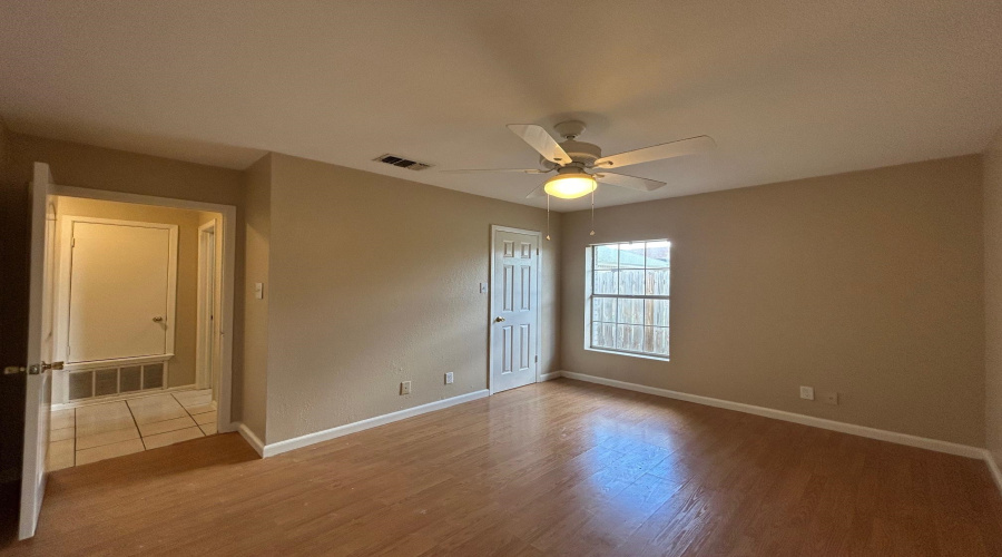 8623 Oakridge Lp, Laredo, Texas 78045, 3 Bedrooms Bedrooms, 5 Rooms Rooms,2 BathroomsBathrooms,Residential,For Rent,8623 Oakridge Lp,20263067