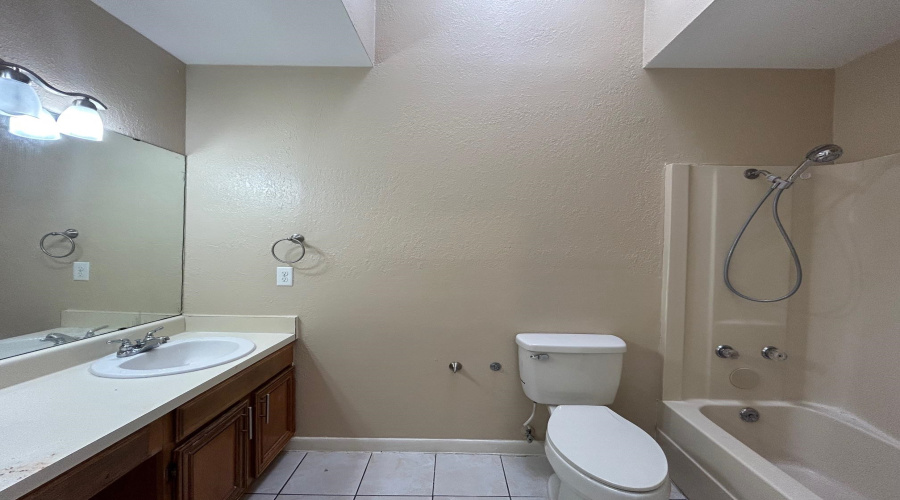 8623 Oakridge Lp, Laredo, Texas 78045, 3 Bedrooms Bedrooms, 5 Rooms Rooms,2 BathroomsBathrooms,Residential,For Rent,8623 Oakridge Lp,20263067