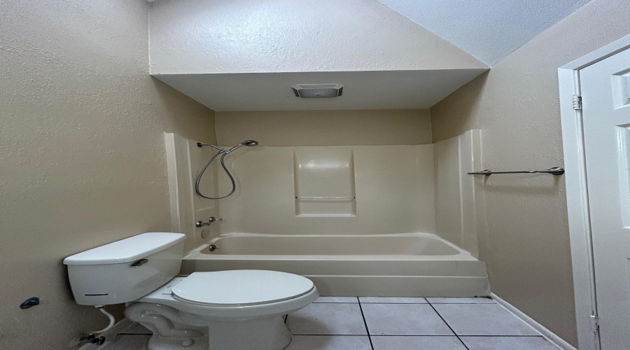 8623 Oakridge Lp, Laredo, Texas 78045, 3 Bedrooms Bedrooms, 5 Rooms Rooms,2 BathroomsBathrooms,Residential,For Rent,8623 Oakridge Lp,20263067