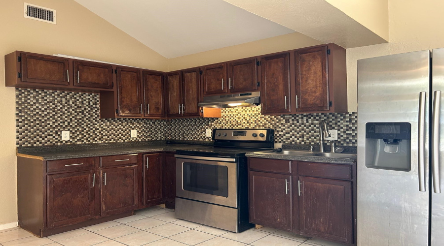 8623 Oakridge Lp, Laredo, Texas 78045, 3 Bedrooms Bedrooms, 5 Rooms Rooms,2 BathroomsBathrooms,Residential,For Rent,8623 Oakridge Lp,20263067