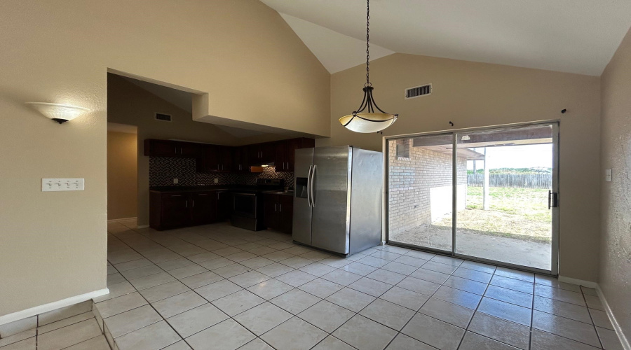8623 Oakridge Lp, Laredo, Texas 78045, 3 Bedrooms Bedrooms, 5 Rooms Rooms,2 BathroomsBathrooms,Residential,For Rent,8623 Oakridge Lp,20263067
