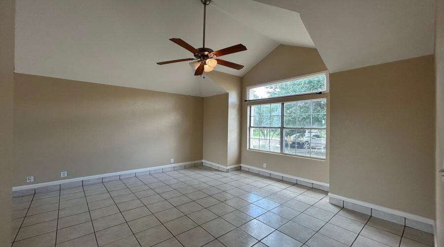 8623 Oakridge Lp, Laredo, Texas 78045, 3 Bedrooms Bedrooms, 5 Rooms Rooms,2 BathroomsBathrooms,Residential,For Rent,8623 Oakridge Lp,20263067