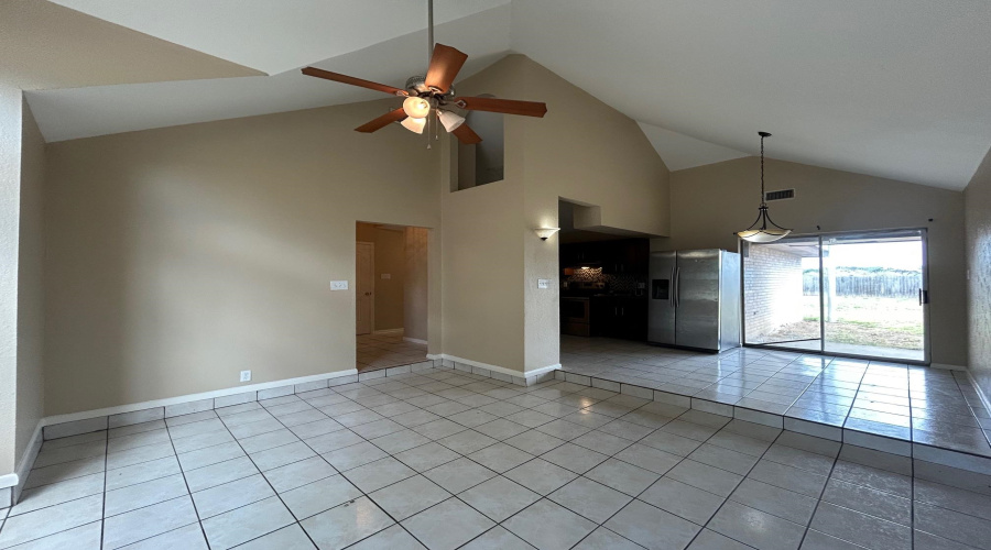 8623 Oakridge Lp, Laredo, Texas 78045, 3 Bedrooms Bedrooms, 5 Rooms Rooms,2 BathroomsBathrooms,Residential,For Rent,8623 Oakridge Lp,20263067