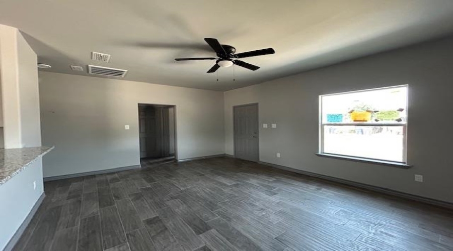 407 Potranca Ct, Laredo, Texas 78045, 3 Bedrooms Bedrooms, 5 Rooms Rooms,2 BathroomsBathrooms,Residential,For Rent,407 Potranca Ct,20263068