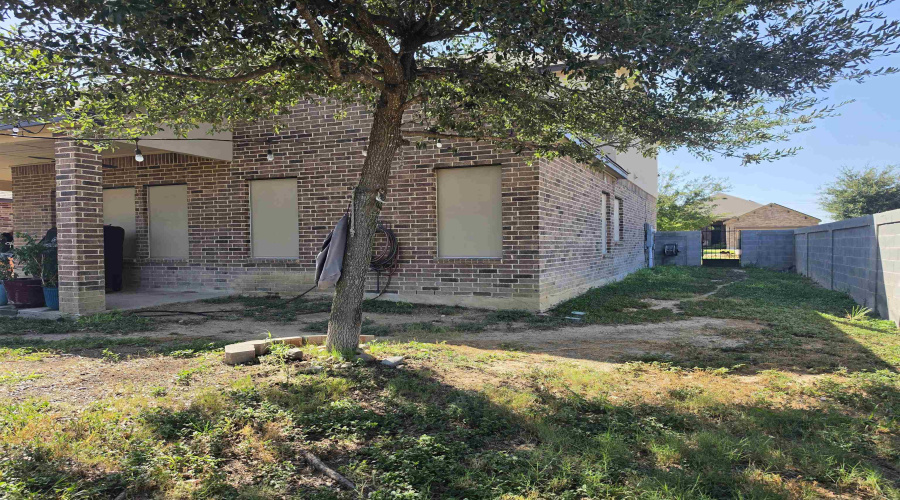 302 Date Palm Dr., LAREDO, Texas 78045, 4 Bedrooms Bedrooms, 8 Rooms Rooms,3 BathroomsBathrooms,Residential,For Sale,302 Date Palm Dr.,20263069