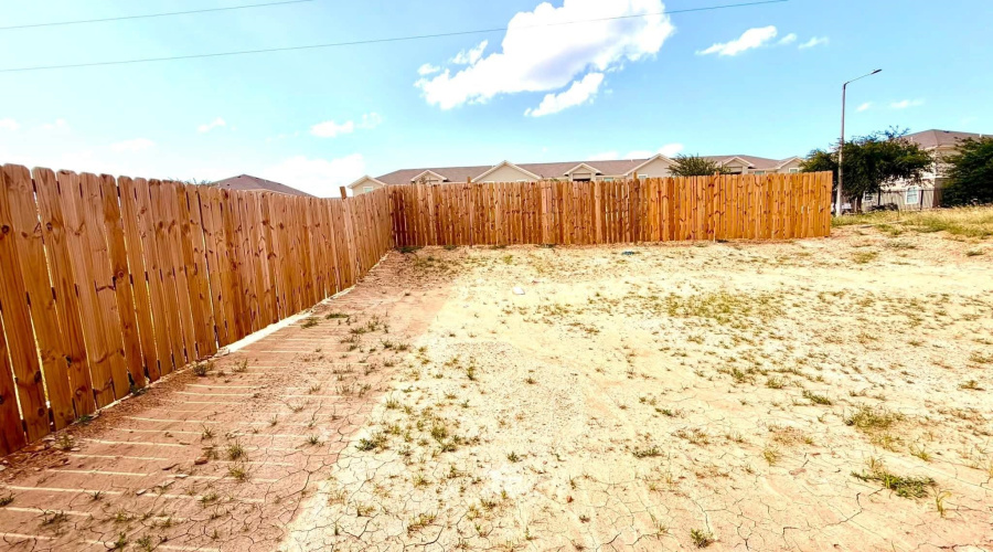 128 Lusitano Dr., Laredo, Texas 78046-7804, 3 Bedrooms Bedrooms, 4 Rooms Rooms,2 BathroomsBathrooms,Residential,For Sale,128 Lusitano Dr.,20263070