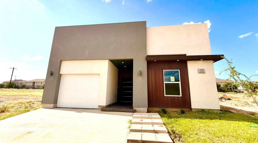 128 Lusitano Dr., Laredo, Texas 78046-7804, 3 Bedrooms Bedrooms, 4 Rooms Rooms,2 BathroomsBathrooms,Residential,For Sale,128 Lusitano Dr.,20263070