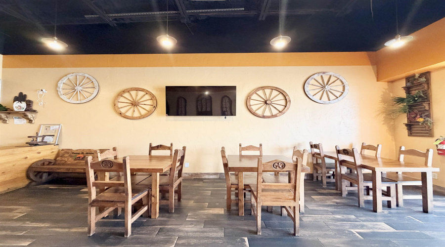 2402 Jacaman Rd, LAREDO, Texas 78041, 6 Rooms Rooms,1 BathroomBathrooms,Commercial retail/office,For Rent,2402 Jacaman Rd,20263076