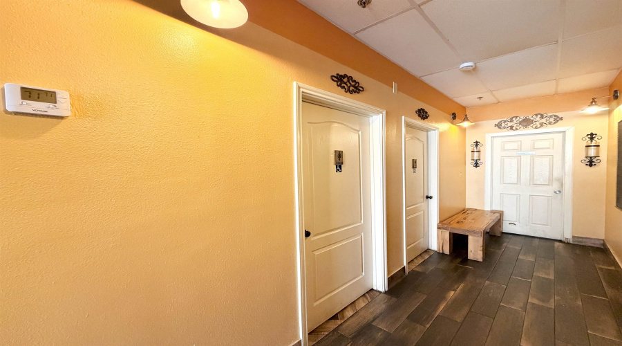 2402 Jacaman Rd, LAREDO, Texas 78041, 6 Rooms Rooms,1 BathroomBathrooms,Commercial retail/office,For Rent,2402 Jacaman Rd,20263076