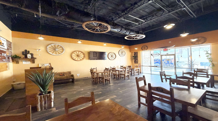 2402 Jacaman Rd, LAREDO, Texas 78041, 6 Rooms Rooms,1 BathroomBathrooms,Commercial retail/office,For Rent,2402 Jacaman Rd,20263076