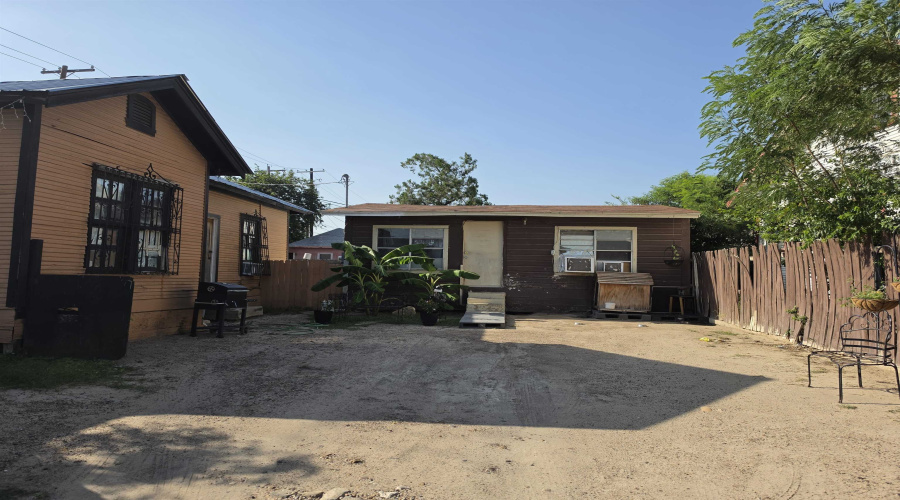 1120 Scott St, LAREDO, Texas 78040, ,Multi-family,For Sale,1120 Scott St,20263073