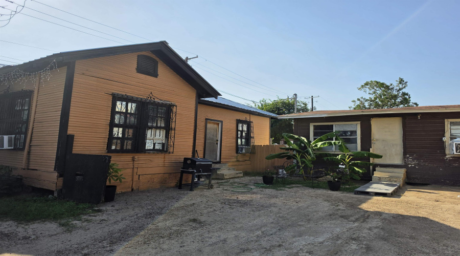 1120 Scott St, LAREDO, Texas 78040, ,Multi-family,For Sale,1120 Scott St,20263073