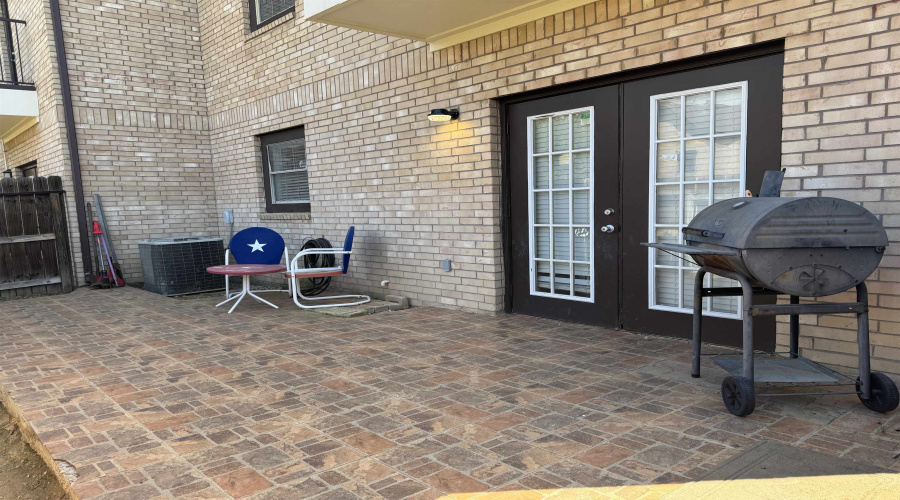 2445 Monarch Dr, Laredo, Texas 78045, 2 Bedrooms Bedrooms, 5 Rooms Rooms,1 BathroomBathrooms,Residential,For Rent,2445 Monarch Dr,20263072