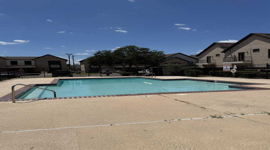 2445 Monarch Dr, Laredo, Texas 78045, 2 Bedrooms Bedrooms, 5 Rooms Rooms,1 BathroomBathrooms,Residential,For Rent,2445 Monarch Dr,20263072