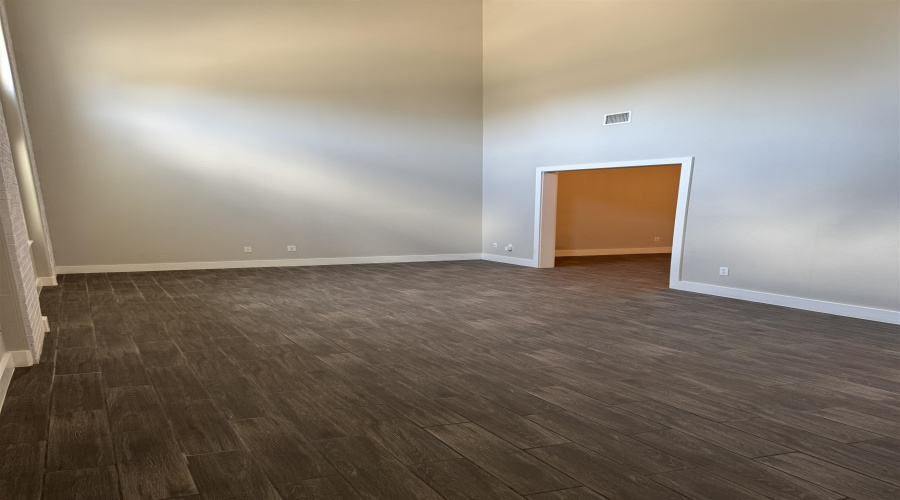 2445 Monarch Dr, Laredo, Texas 78045, 2 Bedrooms Bedrooms, 5 Rooms Rooms,1 BathroomBathrooms,Residential,For Rent,2445 Monarch Dr,20263072