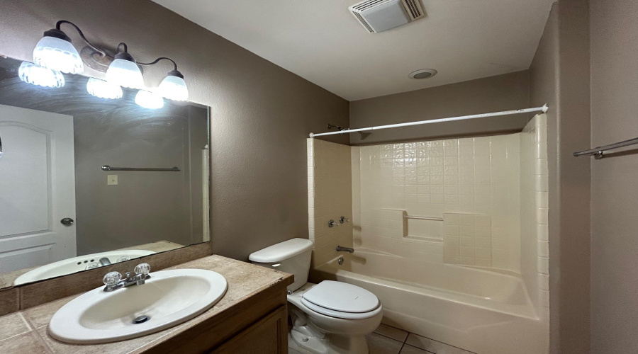 9804 Cantera Ct, Laredo, Texas 78045, 3 Bedrooms Bedrooms, 6 Rooms Rooms,2 BathroomsBathrooms,Residential,For Rent,9804 Cantera Ct,20263075